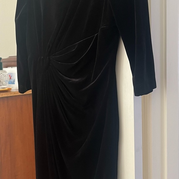 Black velvet dress - Picture 4 of 5